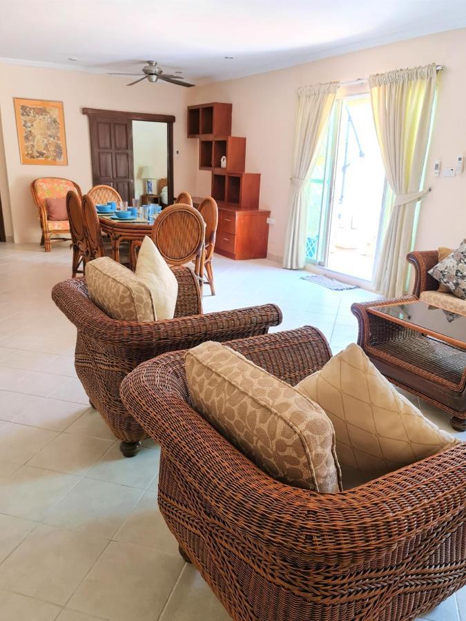 Butterfly Garden Boutique Residence By Luxury View Ex Lg Apts And Villas, A Lifestyle Destination 1 To 3 Bedroom Units 110 To 190 Sqmtr, 2 Full Bathrooms, Rain Shower, Complete Kitchen, Free Fast Fiber Wifi, 55" Smart Tvs, 24-7 Staff, Spa Bath, Free Паттайя Экстерьер фото