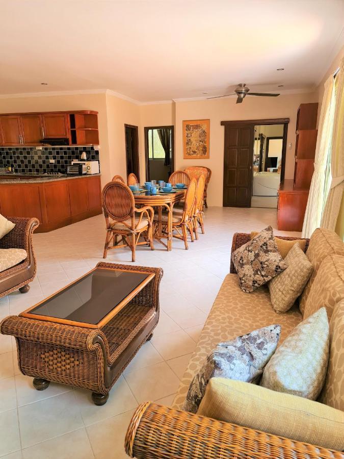 Butterfly Garden Boutique Residence By Luxury View Ex Lg Apts And Villas, A Lifestyle Destination 1 To 3 Bedroom Units 110 To 190 Sqmtr, 2 Full Bathrooms, Rain Shower, Complete Kitchen, Free Fast Fiber Wifi, 55" Smart Tvs, 24-7 Staff, Spa Bath, Free Паттайя Экстерьер фото