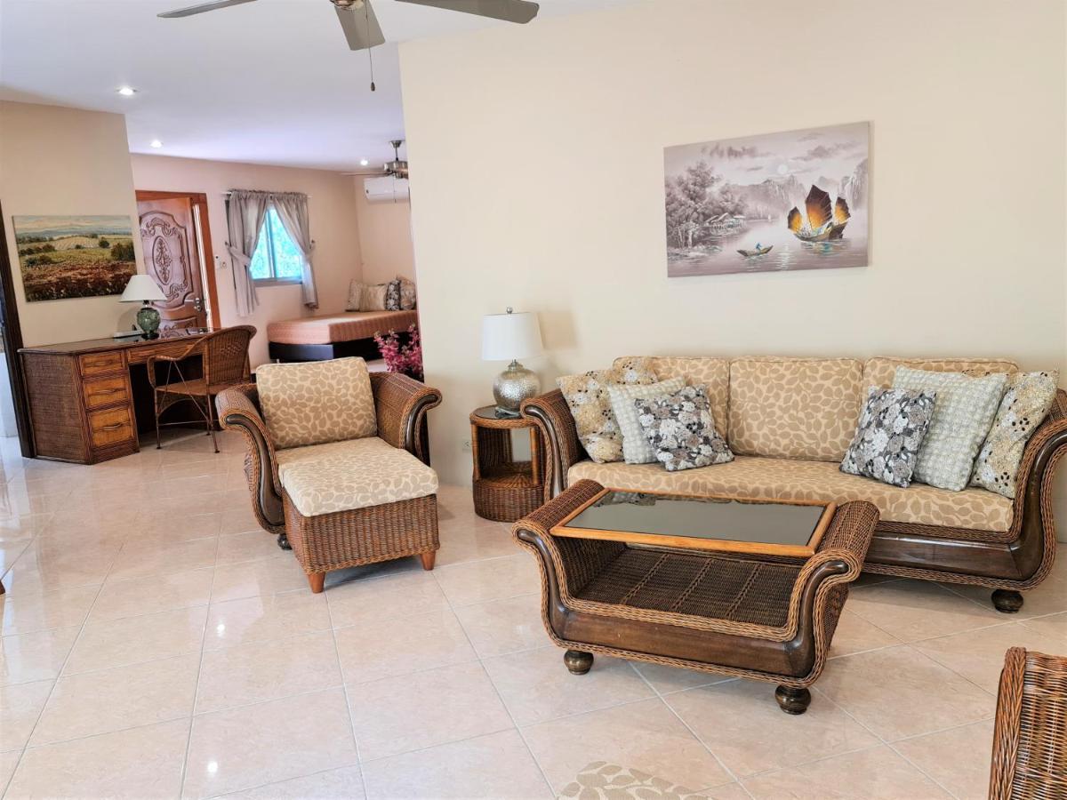 Butterfly Garden Boutique Residence By Luxury View Ex Lg Apts And Villas, A Lifestyle Destination 1 To 3 Bedroom Units 110 To 190 Sqmtr, 2 Full Bathrooms, Rain Shower, Complete Kitchen, Free Fast Fiber Wifi, 55" Smart Tvs, 24-7 Staff, Spa Bath, Free Паттайя Экстерьер фото