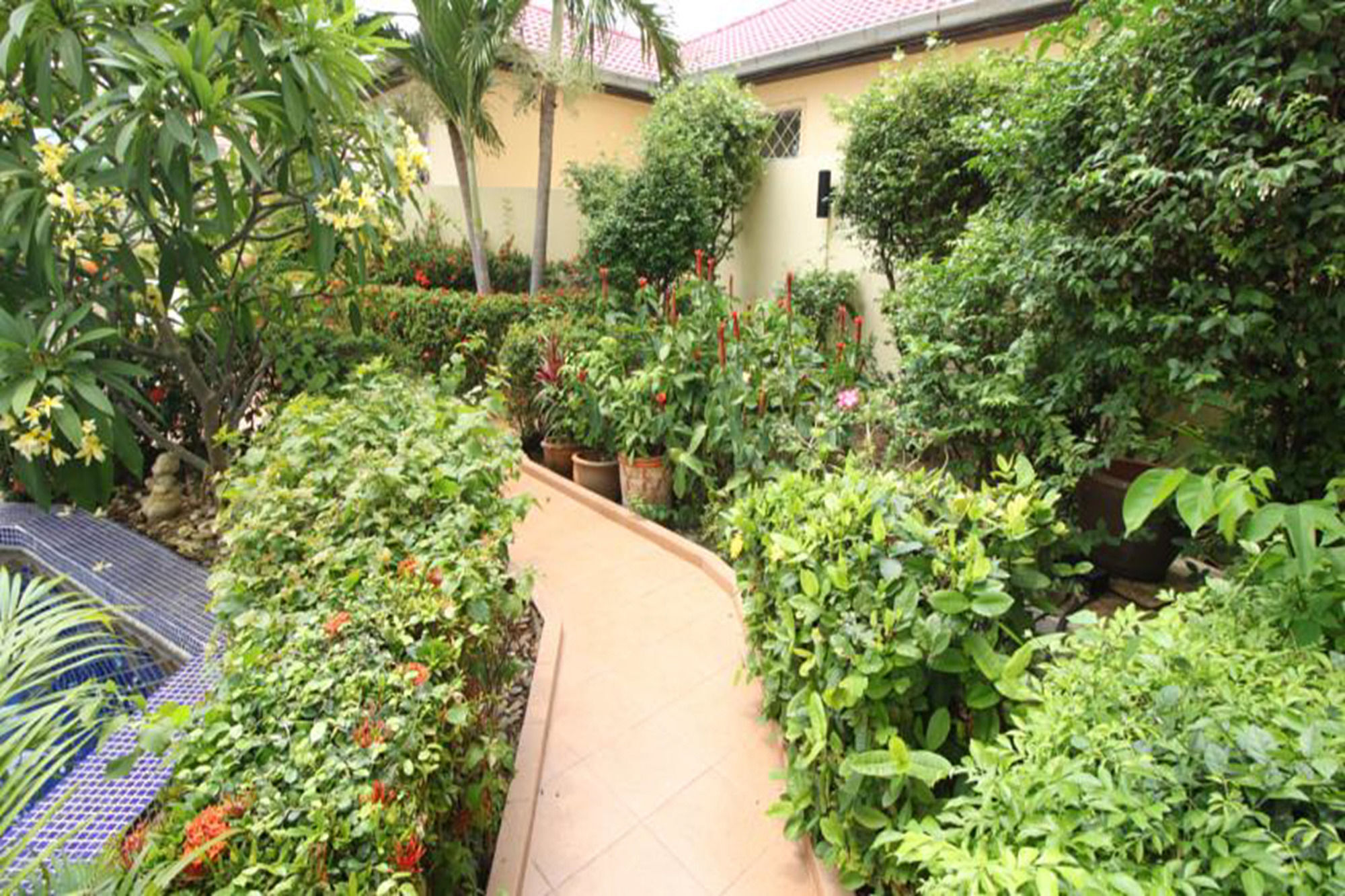 Butterfly Garden Boutique Residence By Luxury View Ex Lg Apts And Villas, A Lifestyle Destination 1 To 3 Bedroom Units 110 To 190 Sqmtr, 2 Full Bathrooms, Rain Shower, Complete Kitchen, Free Fast Fiber Wifi, 55" Smart Tvs, 24-7 Staff, Spa Bath, Free Паттайя Экстерьер фото