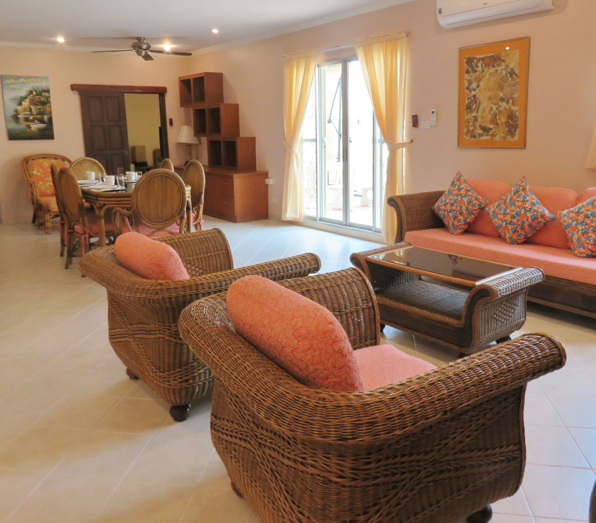 Butterfly Garden Boutique Residence By Luxury View Ex Lg Apts And Villas, A Lifestyle Destination 1 To 3 Bedroom Units 110 To 190 Sqmtr, 2 Full Bathrooms, Rain Shower, Complete Kitchen, Free Fast Fiber Wifi, 55" Smart Tvs, 24-7 Staff, Spa Bath, Free Паттайя Экстерьер фото