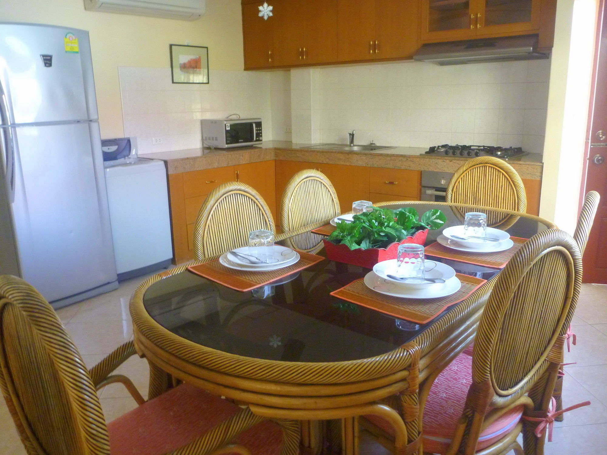 Butterfly Garden Boutique Residence By Luxury View Ex Lg Apts And Villas, A Lifestyle Destination 1 To 3 Bedroom Units 110 To 190 Sqmtr, 2 Full Bathrooms, Rain Shower, Complete Kitchen, Free Fast Fiber Wifi, 55" Smart Tvs, 24-7 Staff, Spa Bath, Free Паттайя Экстерьер фото
