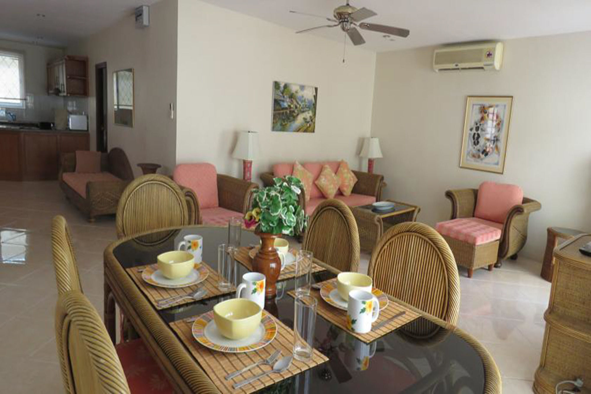 Butterfly Garden Boutique Residence By Luxury View Ex Lg Apts And Villas, A Lifestyle Destination 1 To 3 Bedroom Units 110 To 190 Sqmtr, 2 Full Bathrooms, Rain Shower, Complete Kitchen, Free Fast Fiber Wifi, 55" Smart Tvs, 24-7 Staff, Spa Bath, Free Паттайя Экстерьер фото